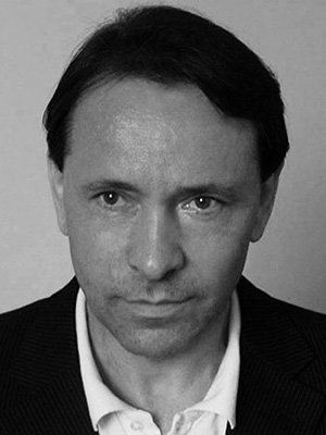 Wo_C5_82odymyr_Dany_C5_82enko Czarno-biały portret mężczyzny.