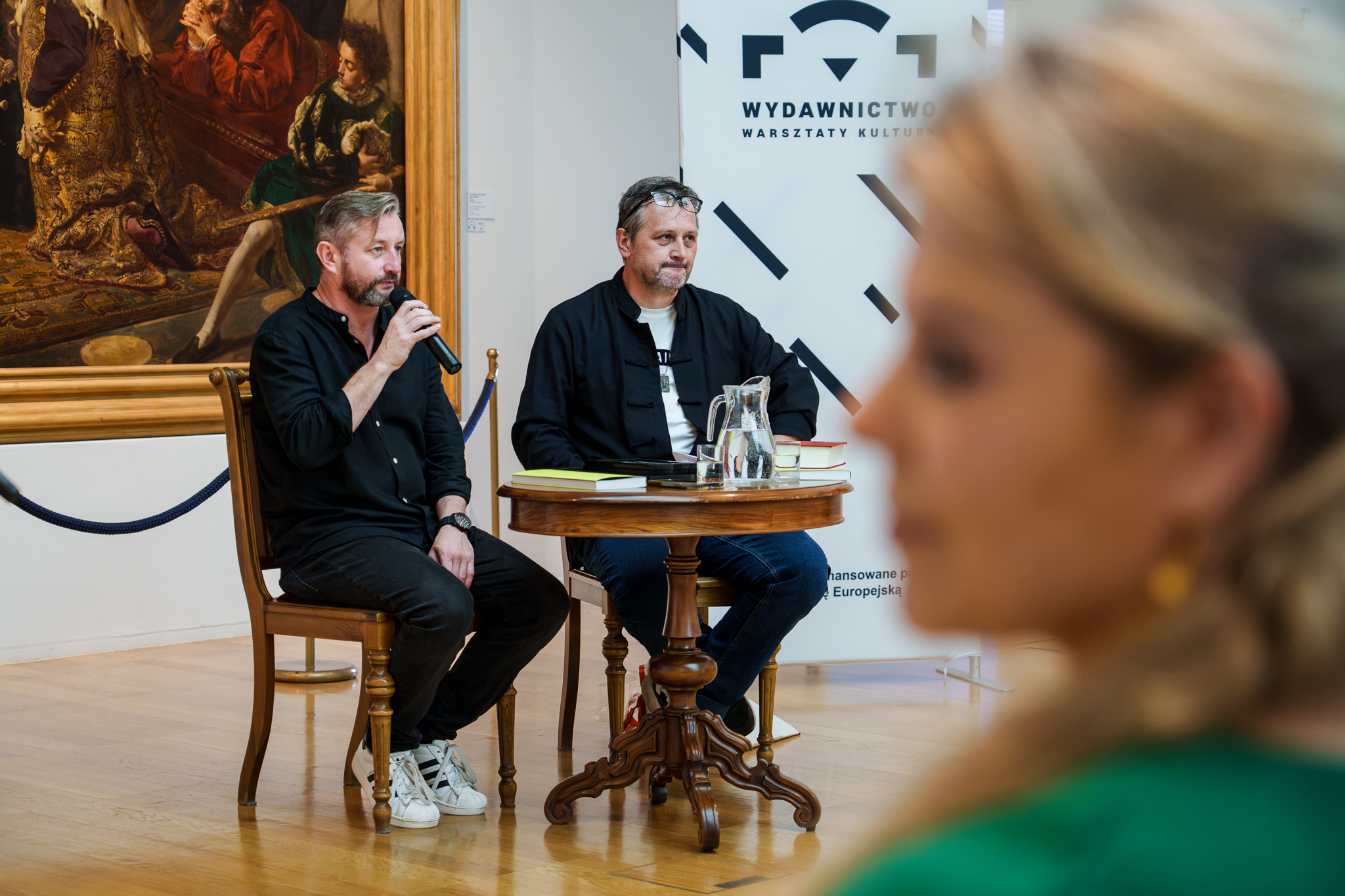 fot. Marcin Butryn (24) Pisarz przemawia do publiczności.